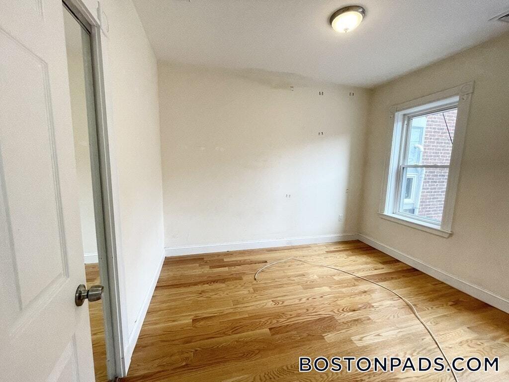 Building Photo - 98 L St