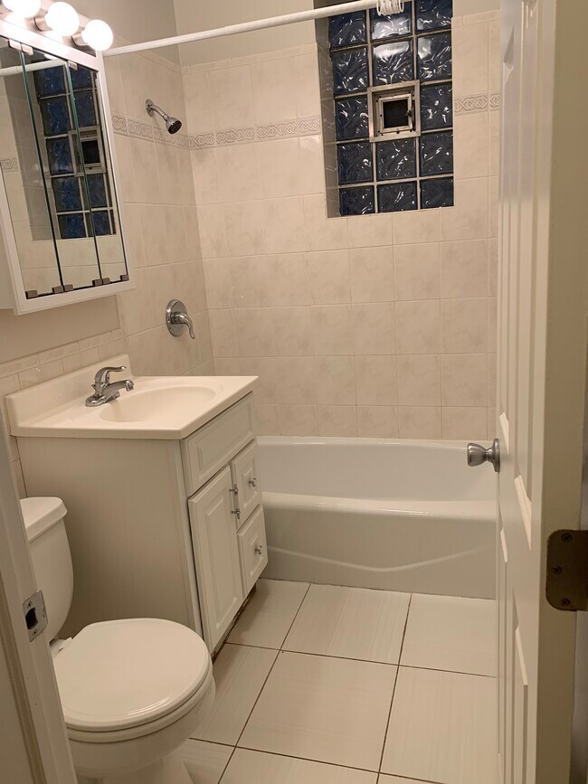 Bath - 720 S Aberdeen St