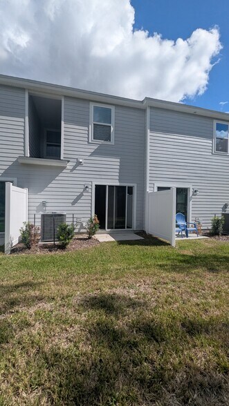 Building Photo - 577 Holly Lakes Dr