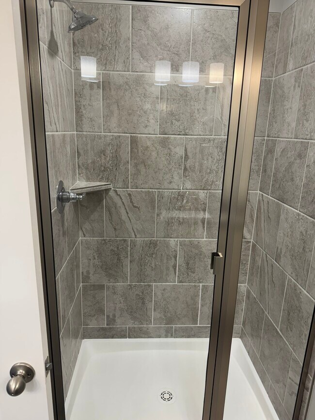 Building Photo - 689 Hickory Industrial Dr