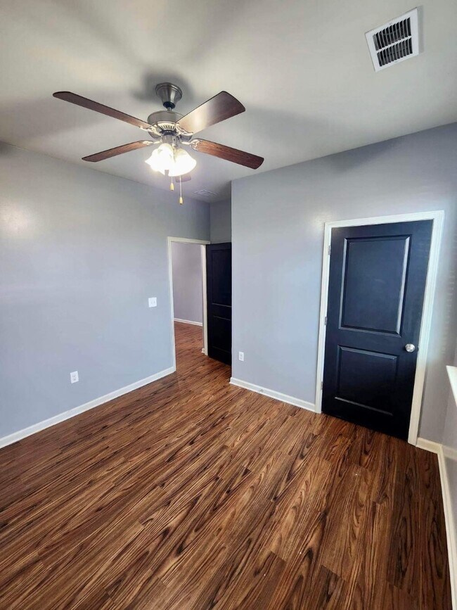 Building Photo - 884 Hayes Point Cir
