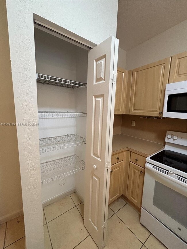 Building Photo - 6533 Catalina Ln