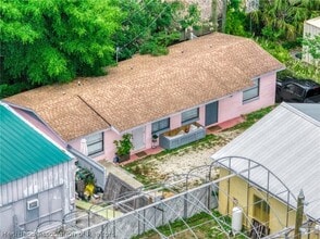 Building Photo - 404 N Ridgewood Dr