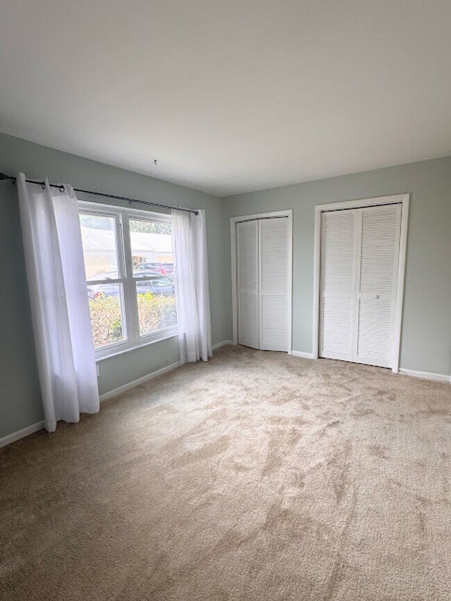 Building Photo - Stylish Seminole Condo with Private Garage in Chateaux de Bardmoor 55+ Community