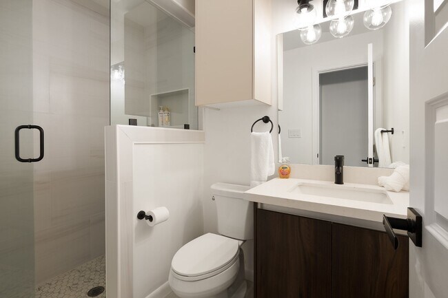 Building Photo - 211 N 8th St