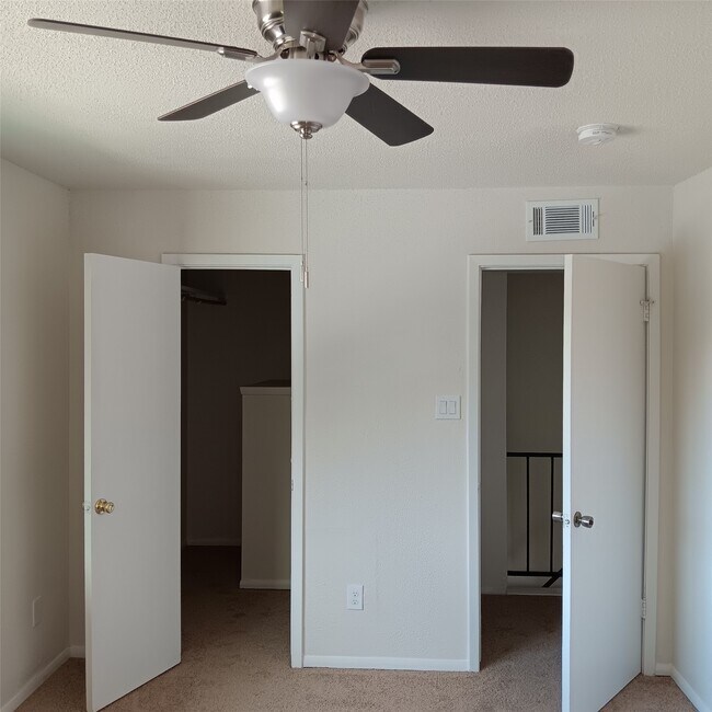 Building Photo - 5650 Birchmont Dr