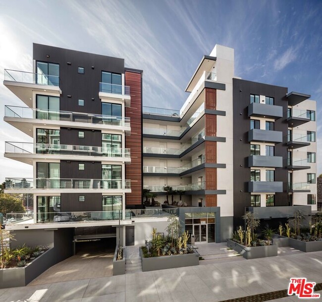 Building Photo - 3833 Dunn Dr