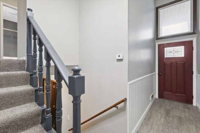 Building Photo - Lovely 4BR 2BA Townhome in Coon Rapids