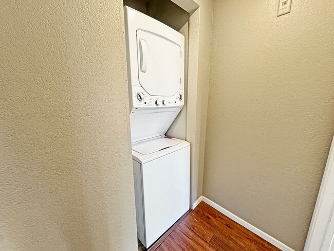 Building Photo - Beautiful 2B/2BA Condo in UTC!