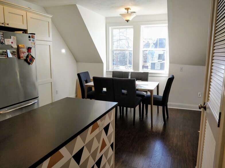 Building Photo - 74 Elm St