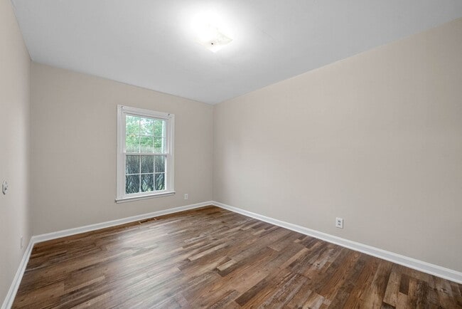 Building Photo - 4 Bedroom 2 Full Bath Pet Friendly Home For Rent!