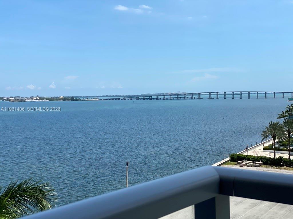 Building Photo - 1155 Brickell Bay Dr