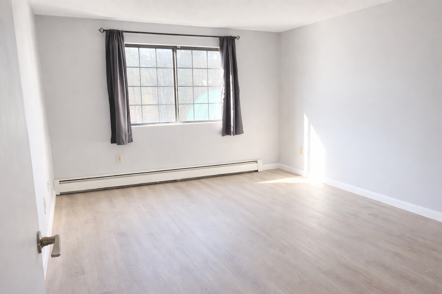 Building Photo - 2100 Skyline Dr