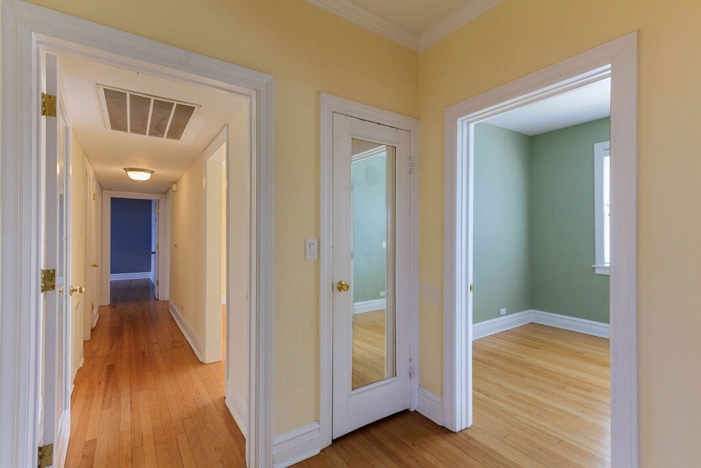 Building Photo - 4215 N Francisco Ave