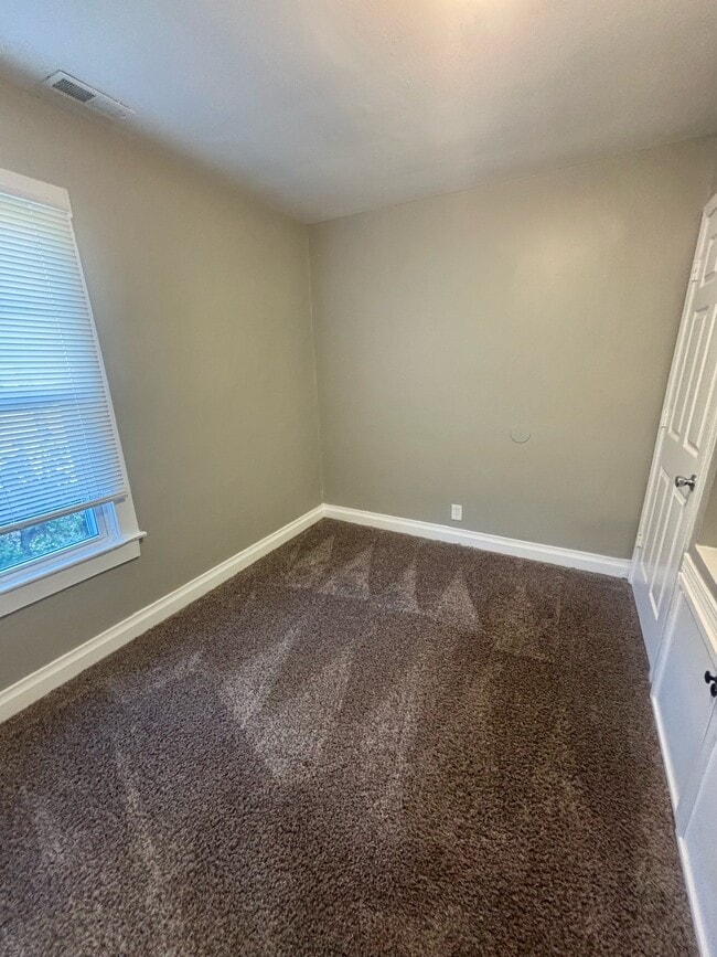 Building Photo - 615 Dresden Ave