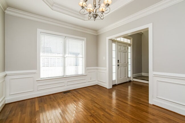 Building Photo - 3011 Watsonia Dr