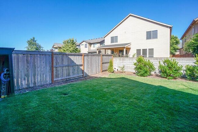 Building Photo - NEWER THREE BEDROOM WITH GARAGE