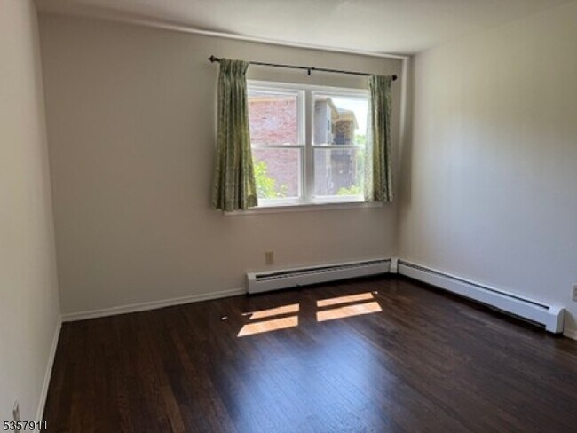 Building Photo - 528 Andria Ave