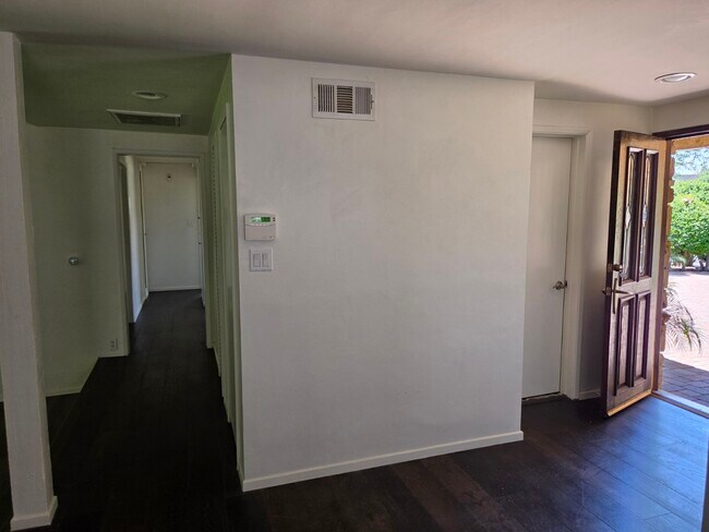 Building Photo - 4734 Laurelgrove Ave