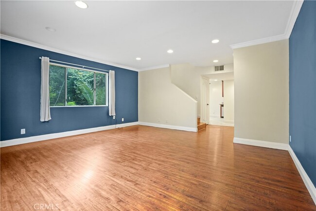 Building Photo - 5217 Satsuma Ave