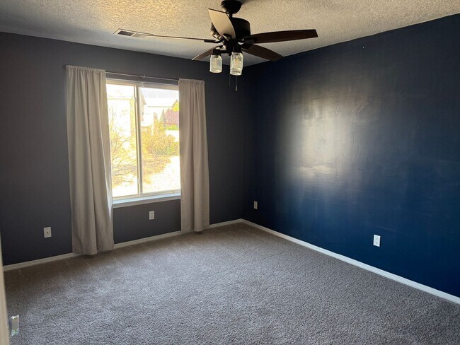 Building Photo - Spacious 4 Br, 2.5 Ba with 2 living areas, loft, kitchen appliances, 2 car garage.