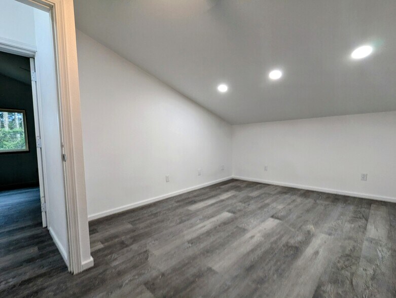 Building Photo - 1002 Pioneer Rd