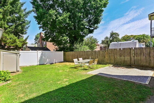 Building Photo - 44 Churchill St