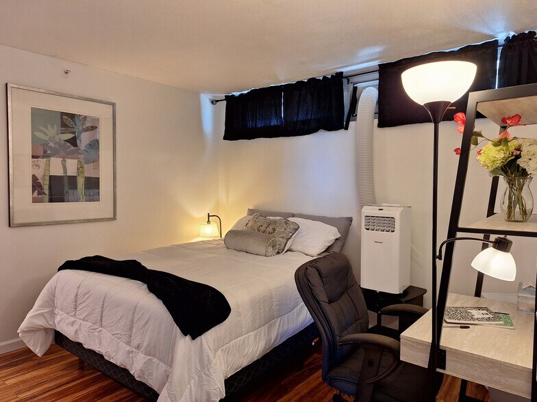 Master Bedroom with AC - 2916 Date St