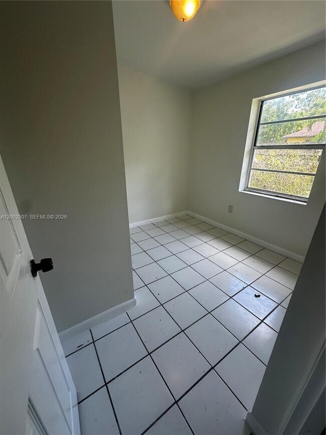 Building Photo - 821 SW 2nd St