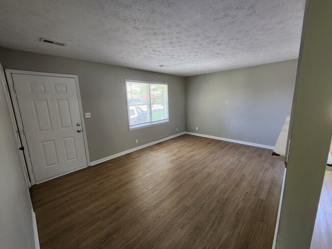 Building Photo - 109 Eagle Dr
