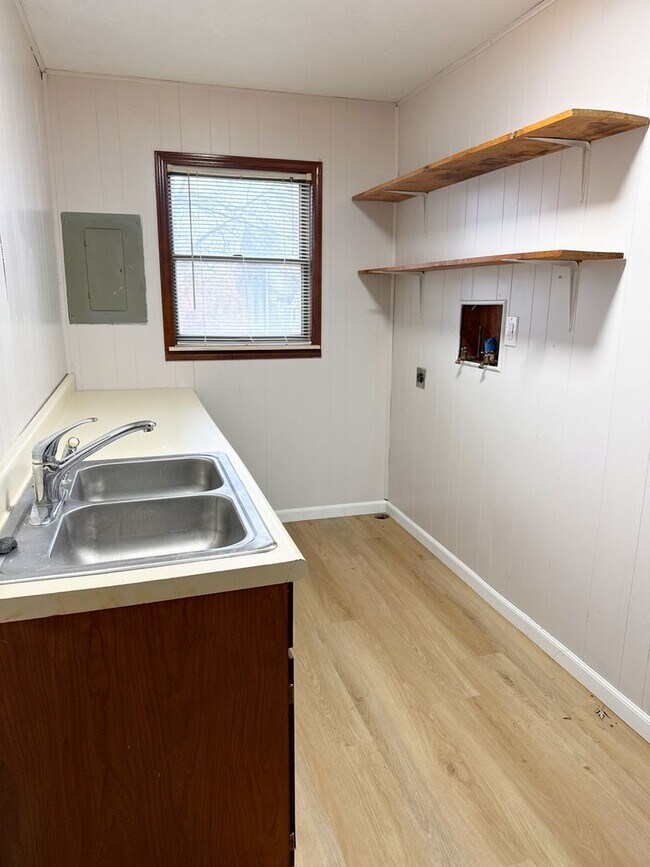 Building Photo - Move in Ready - 4191 State Route 162, Pontoon Beach