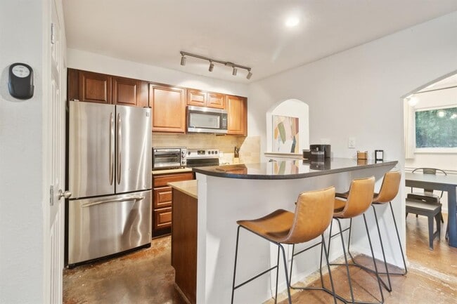 Building Photo - 1501 Rockdale Cir