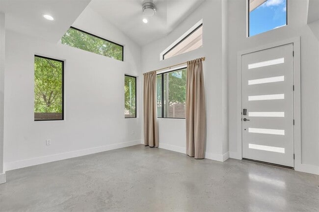 Building Photo - 408 W Odell St