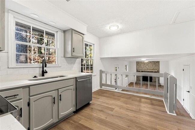 Building Photo - 444 Wellington Way