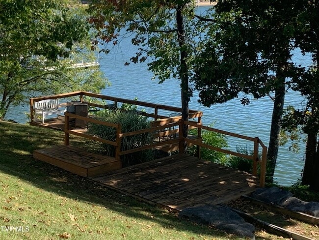 Building Photo - 15 Lake Village Ct