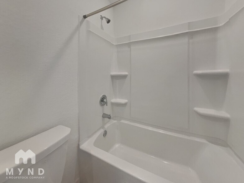 Building Photo - 10607 Aqueduct Crk