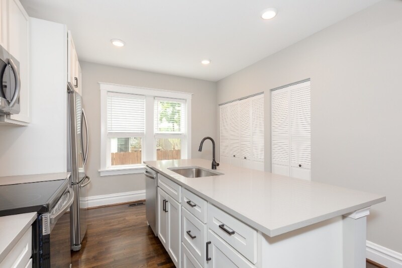 Building Photo - 1035 Grandview Pl