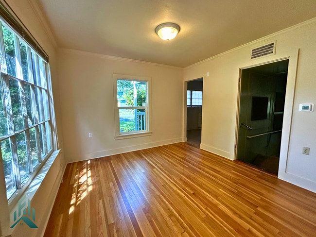 Building Photo - Charming 4 Bedroom Home with Hardwood Floors, Gas Fireplace & Large Fenced Yard