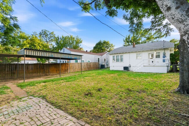 Building Photo - 1705 Virginia Pl