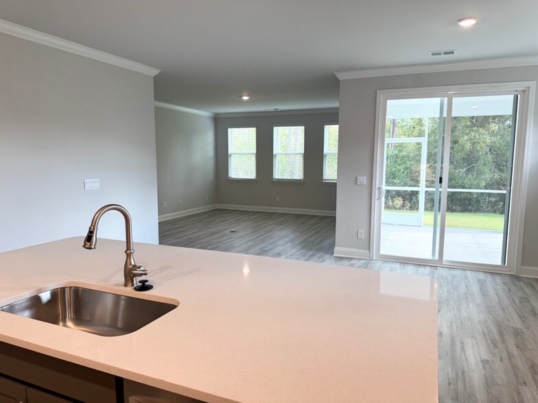 Building Photo - 7100 Shooting Star Way