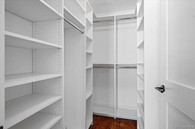 Building Photo - 422 E Boston Post Rd