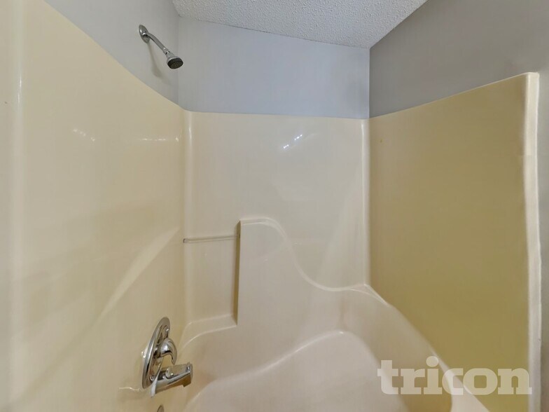 Building Photo - 437 Bradford Cir