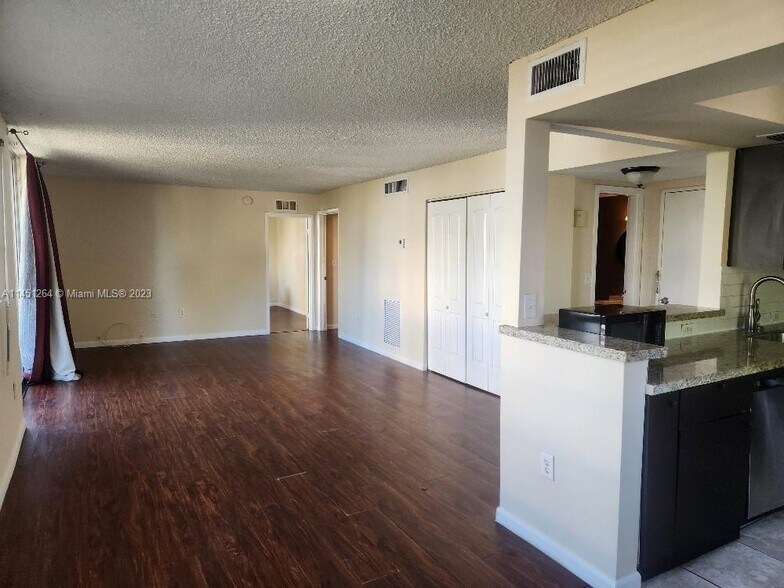 Building Photo - 7900 Tatum Waterway Dr