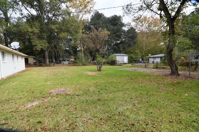 Building Photo - Newly Renovated!  3 bedroom, 1 bath home off Baker Blvd with easy access to Plank