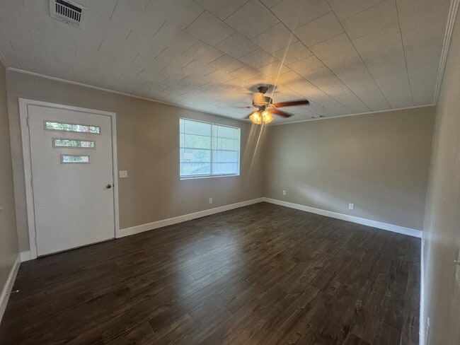 Building Photo - 900 Jungle Rd