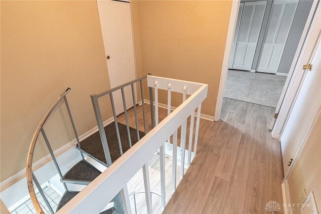 Building Photo - 521 Oakview Dr