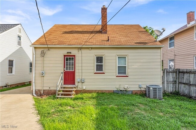 Building Photo - 2411 Brookdale Ave
