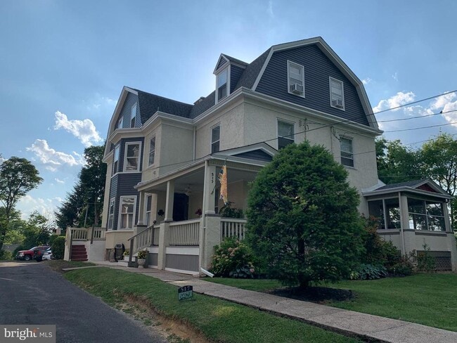Primary Photo - 517 Walnut St
