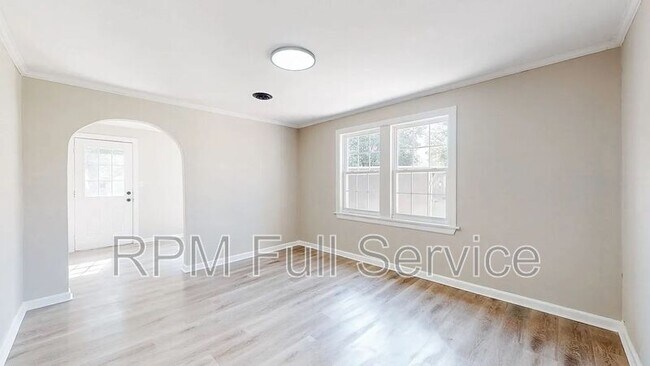Building Photo - 246A East Woodrow Street