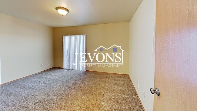 Building Photo - Charming home just steps from transit, par...